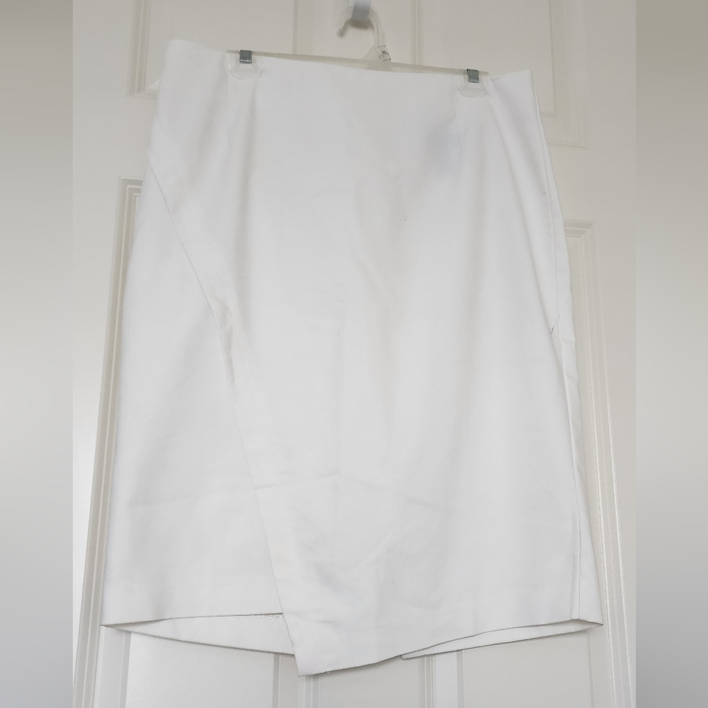 LANE BRYANT SIZE 14 WHITE SKIRT